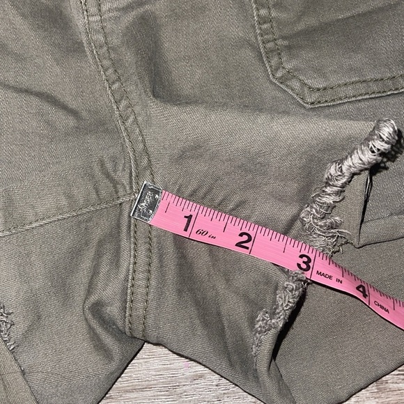 Judy blue size large army green shorts stretchy - Picture 5 of 7